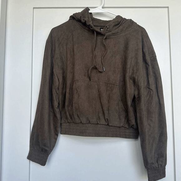 NWT Blanknyc Womens Taupe Faux Suede Pretty Heart Pullover Sweatshirt Size M - Picture 4 of 10